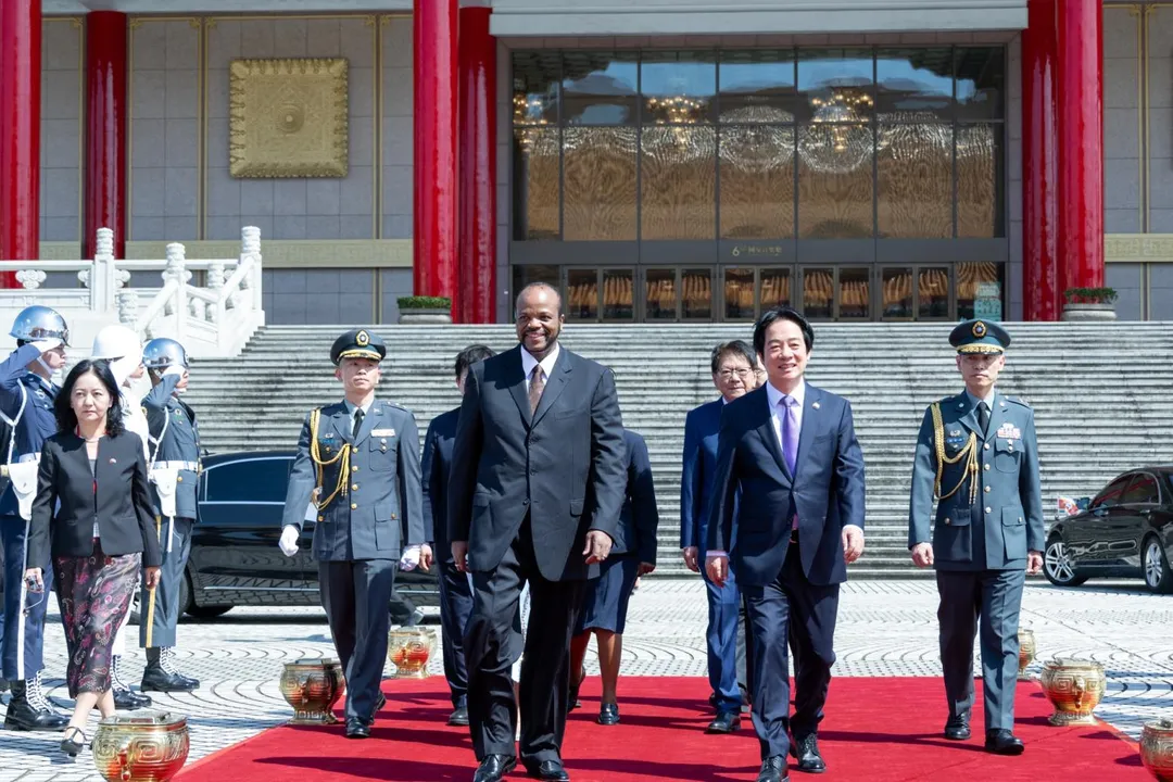 賴清德總統9日主持軍禮歡迎史瓦帝尼王國國王恩史瓦帝三世暨王妃祖瑪。（圖／總統府提供）