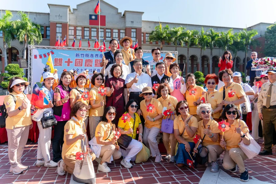 徐欣瑩在國慶日出席兩場升旗典禮。(圖/徐欣瑩辦公室提供)