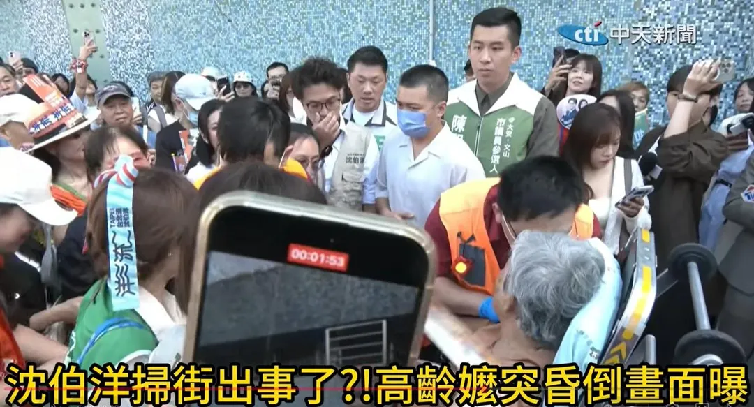 醫護人員趕快將高齡阿嬤送醫。（圖/中天新聞）