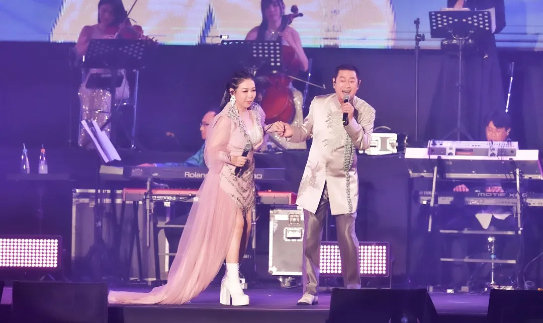 張秀卿與蔡小虎合唱〈心所愛的人〉。（圖／名人演藝事業提供）
