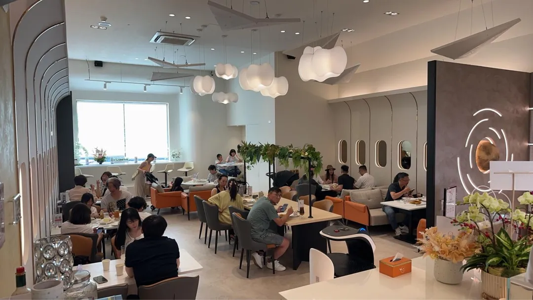 新場域以航空為主題，打造特色餐飲休憩空間。（圖／記者拍攝）