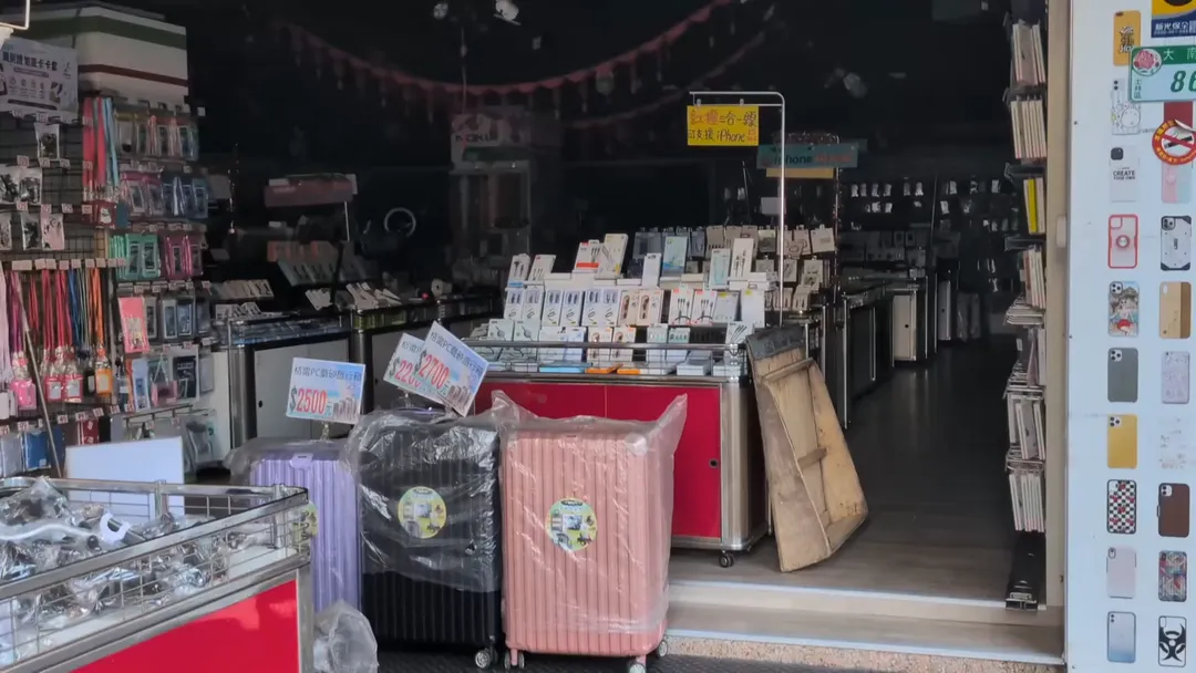 台北市知名地標士林夜市於11日下午驚傳無預警大停電，造成部分商圈與周邊街道瞬間陷入黑暗。（圖／網友lj_lai_lai_lai授權提供）