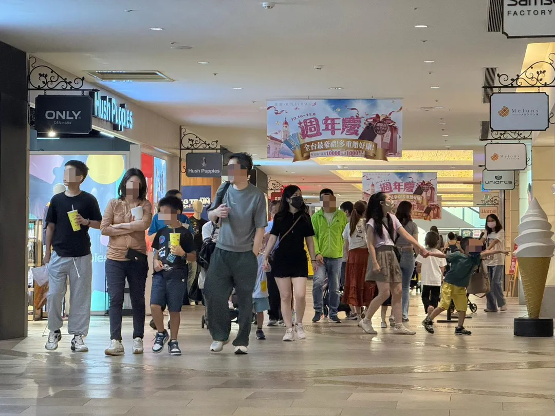 麗寶OUTLET週年慶！MICHAEL KORS下殺2.3折、輕奢錶款1,980元。（圖／業者提供）