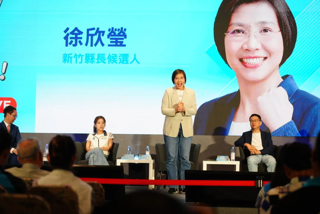 國民黨立委羅智強、葉元之、徐巧芯今晚出席新竹縣湖口「董事長開講」粉絲見面會，力挺徐欣瑩立委提出的「陽光縣政」。（圖/徐欣瑩辦公室提供）