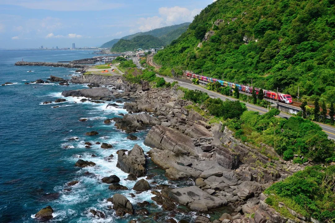 Taiwan PASS台鐵版包含台鐵3日周遊券、都會捷運及景區接駁等交通服務，適合規劃跨縣市及多日旅遊。（圖／觀光署提供）