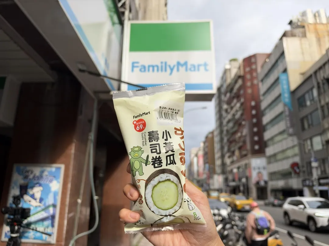 全家「小黃瓜壽司卷」。（圖／全家便利商店提供）