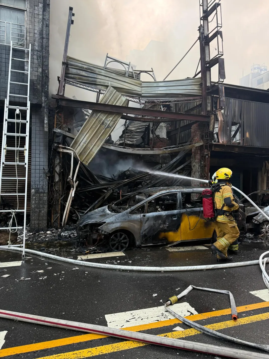 氣爆火災現場。(圖/翻攝郭建盟市議員的Threads)