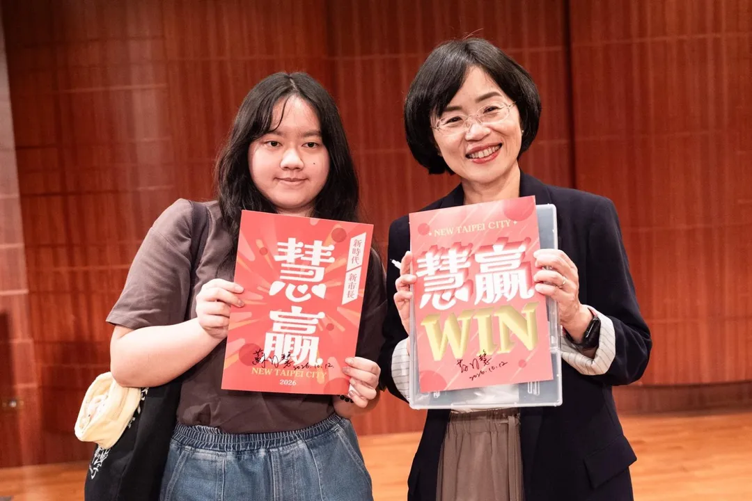 民進黨新北市長參選人蘇巧慧昨赴淡大座談(圖)。對信民民調領先,她今強調目標是連藍營民調都要贏。(圖/蘇巧慧競辦提供)