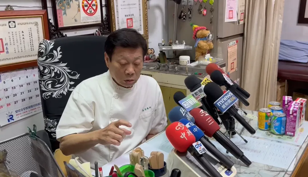 針對婦人傷口大小，高大成表示，傷口太寬了，一般跌倒不會這麼寬。（圖／中天新聞）