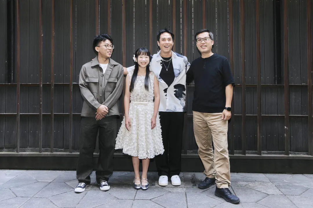 莊凱勛(右二)憑藉《都市開基祖》將角逐第61屆金鐘獎影帝,13日與劇組一同出席聯訪。(圖/客家電視 提供)