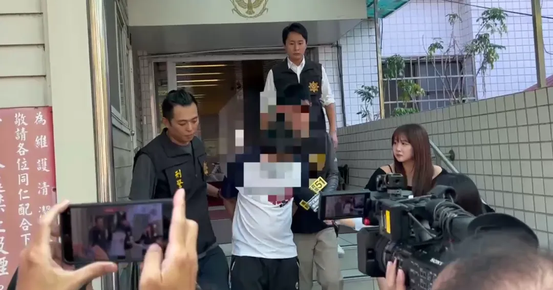 李男落網後至今相當冷靜，辯稱因當天喝了一瓶啤酒，自認遭到阿姨言語碎唸挑釁、覺得被阿姨撞肩膀，才會痛下殺手。（圖／中天新聞）