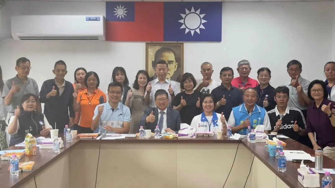國民黨新竹縣黨部主委楊文科13日主持主任會報，國民黨新竹縣長候選人徐欣瑩、竹北市長候選人吳旭智與會，與十三鄉鎮市黨部主管們強化團結備戰。（圖／徐欣瑩辦公室提供）