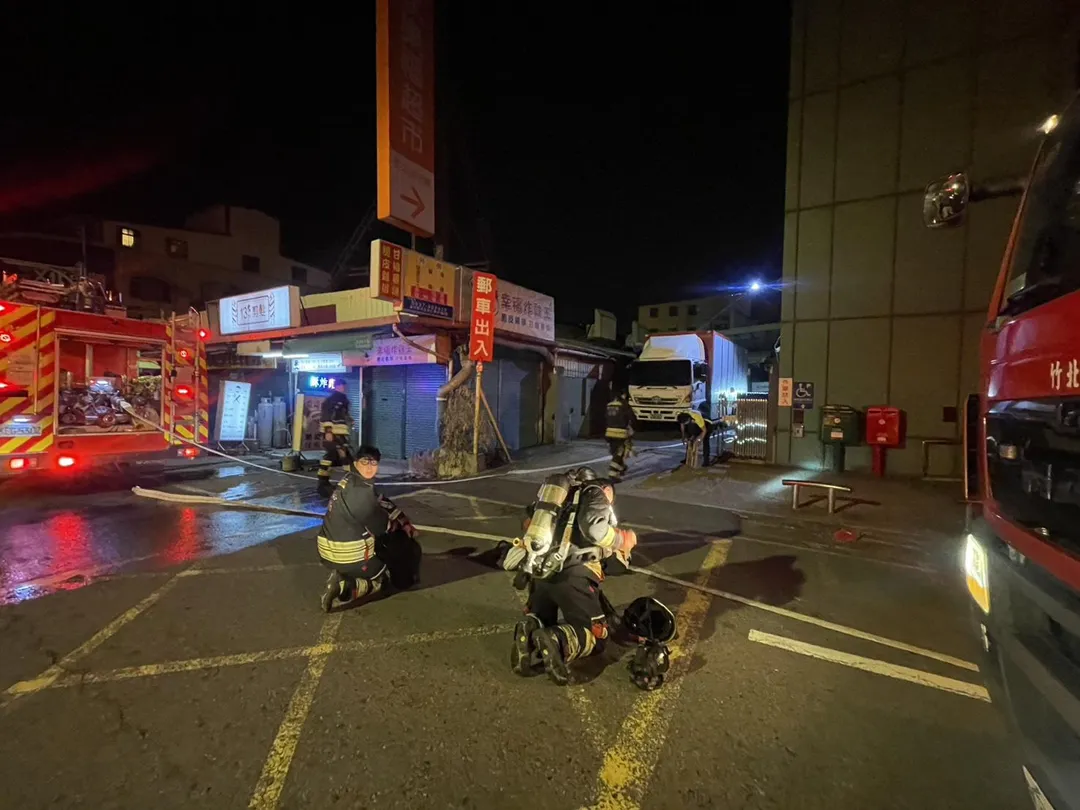 警消人員到場滅火救援。（圖／民眾提供）