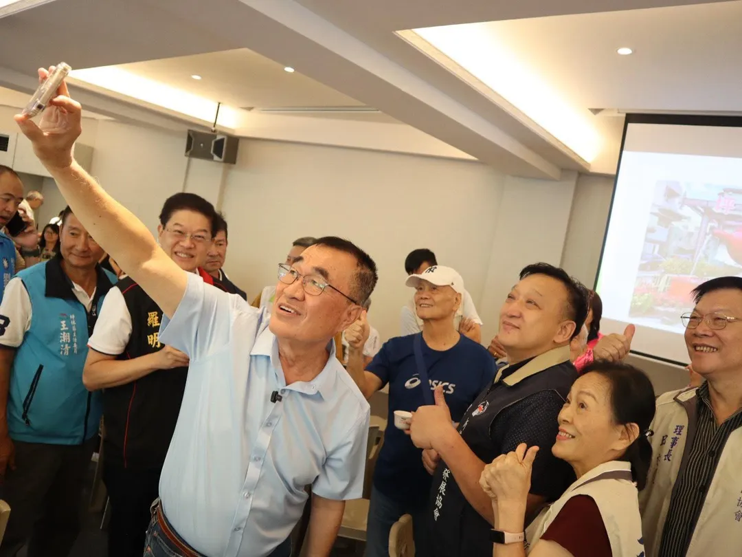 國民黨新北市長參選人李四川15日出席坪林區商圈發展協會理事長交接活動。（圖／李四川競辦提供）