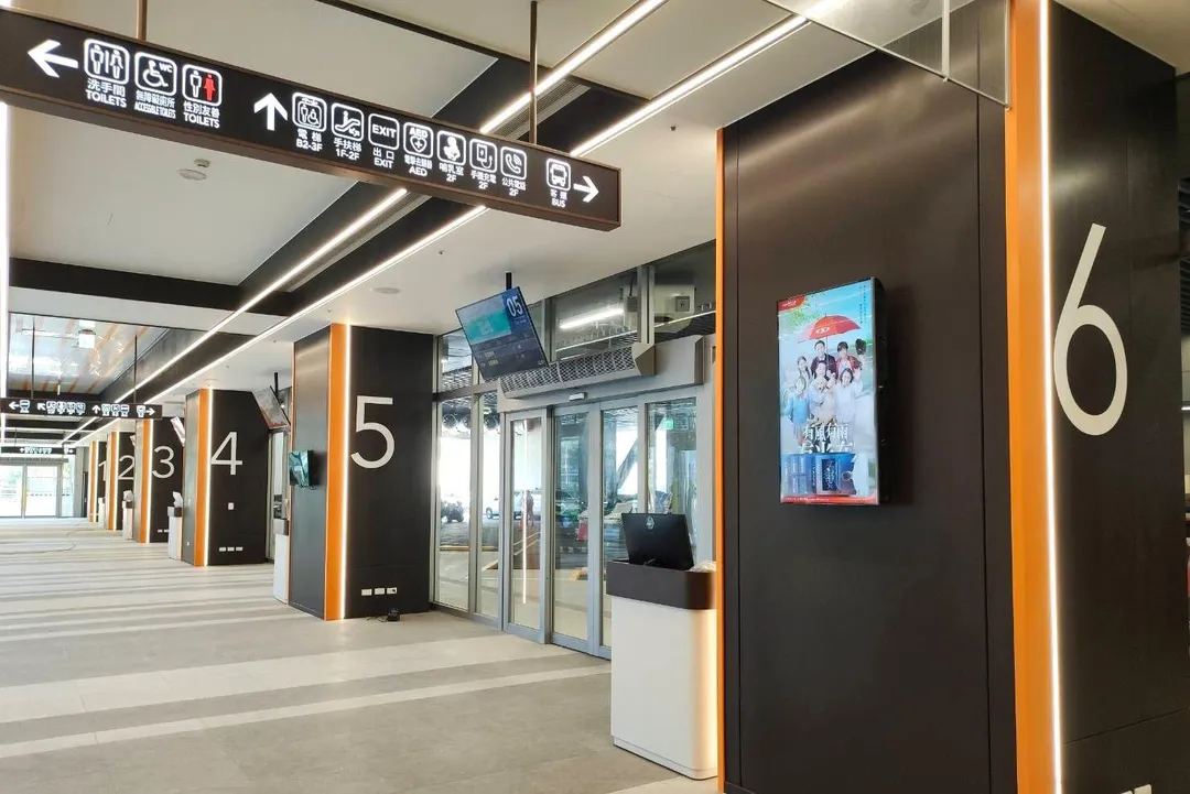 南港轉運站東站1F月台。(圖/台北市政府)