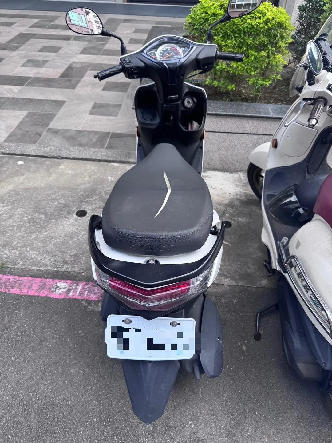 多輛機車受損。（圖／翻攝畫面）