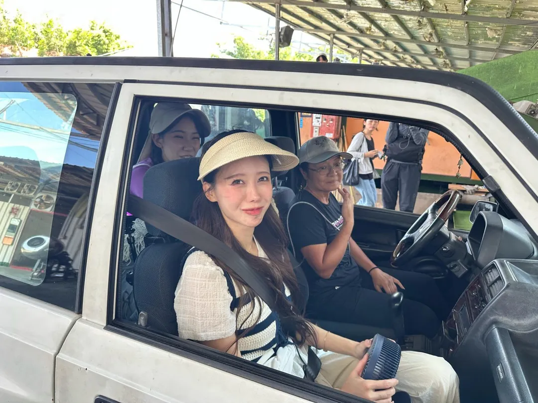 李雅英體驗車子甩尾後驚魂未定。(圖/民視提供)