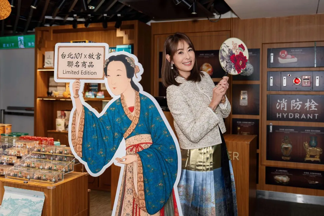 賈永婕稱說將贈送蔣萬安和沈伯洋各2件禮物。（圖／賈永婕臉書）