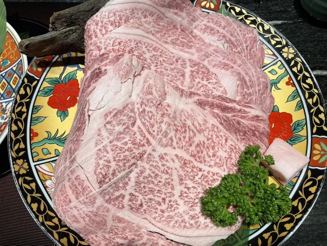 油花細如牛毛的米沢牛。（圖／黃宏輝提供）