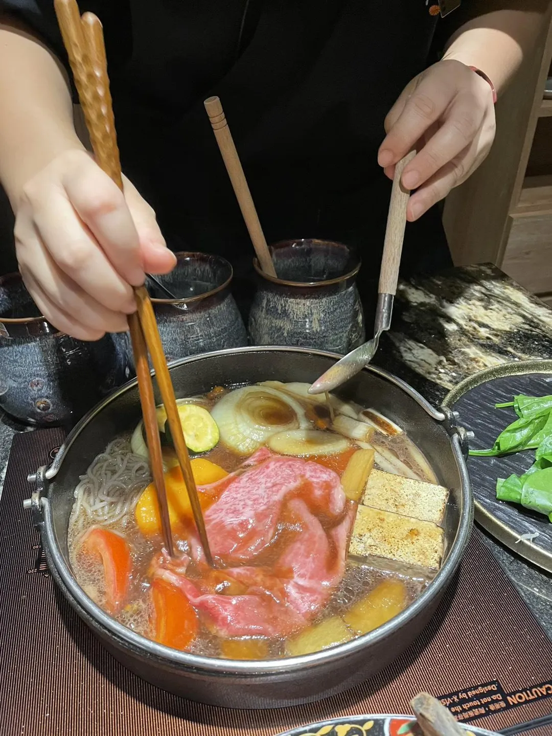 米沢牛傳統壽喜燒。（圖／黃宏輝提供）