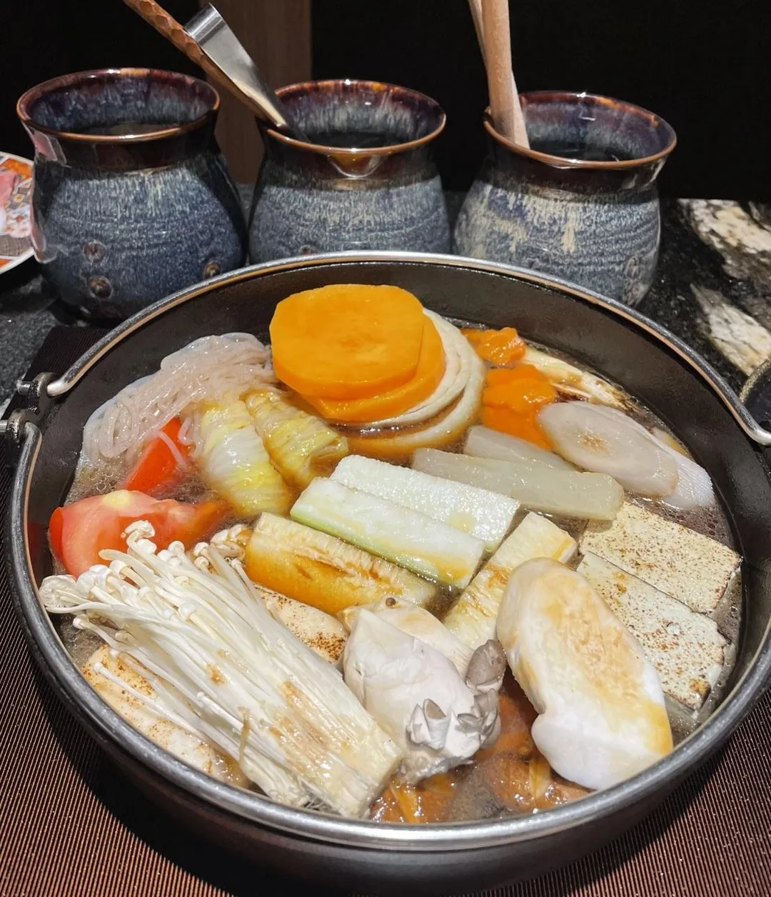 關東料理法先下配菜。（圖／黃宏輝提供）