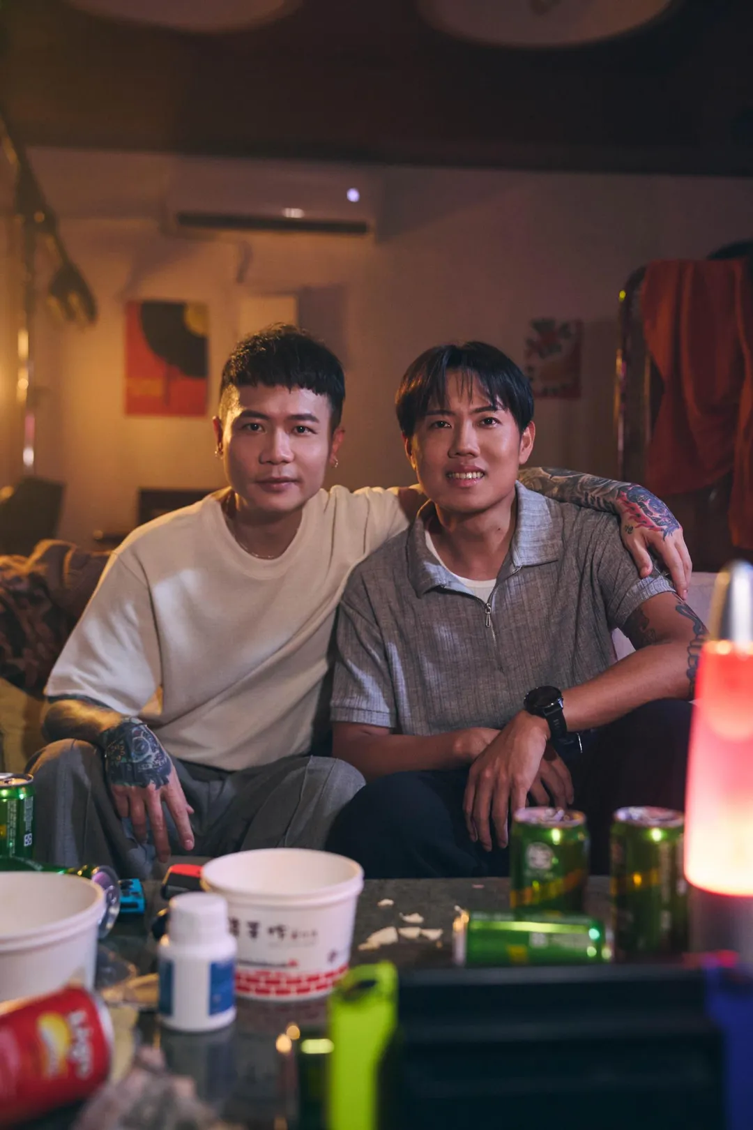 蕭秉治（左）合作玖壹壹洋蔥（右）推出全新單曲〈我愛你一句話〉。（圖／相信音樂 提供）