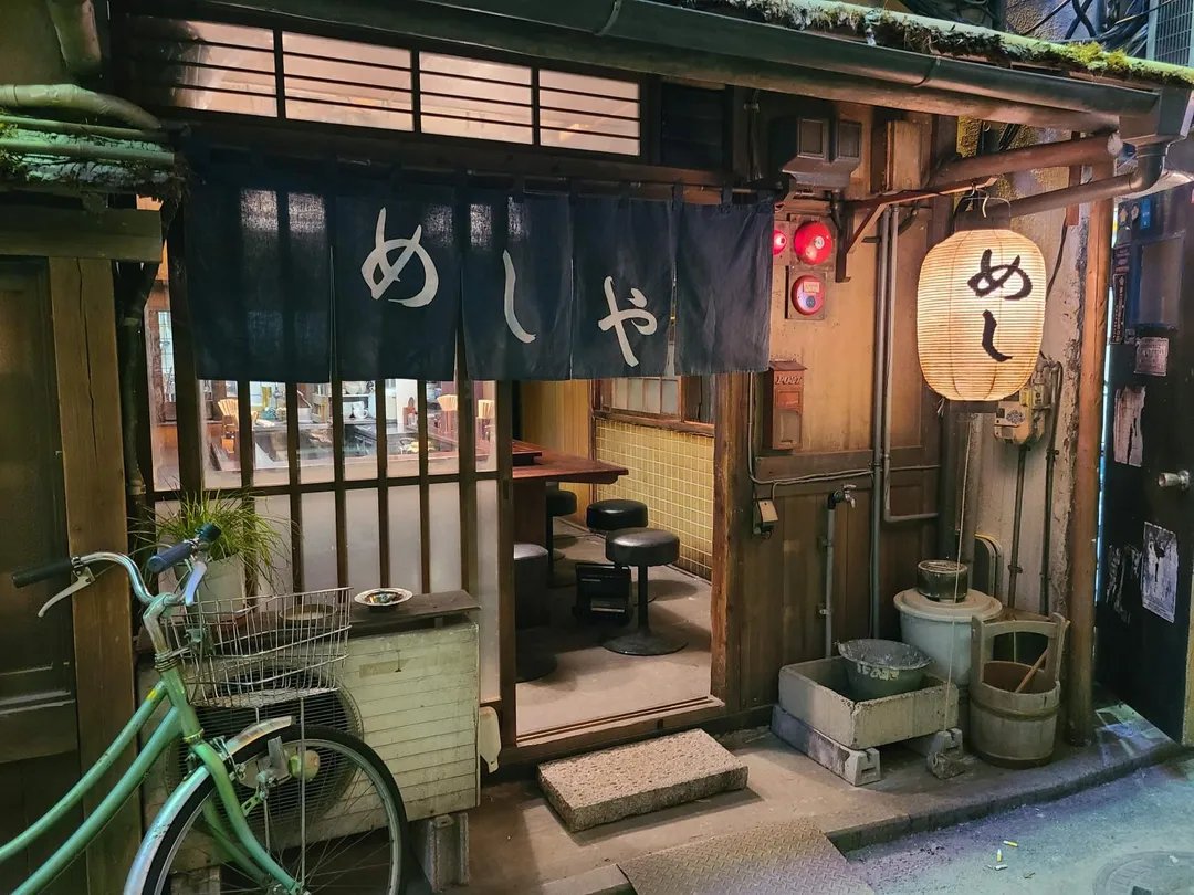 《月見食堂．夜市集》打造療癒市集。（圖／集集創造娛樂、華視 提供）