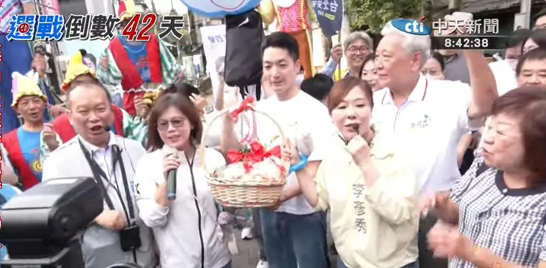 蔣萬安今陪同游淑慧等人掃街拜票。（圖/中天新聞）