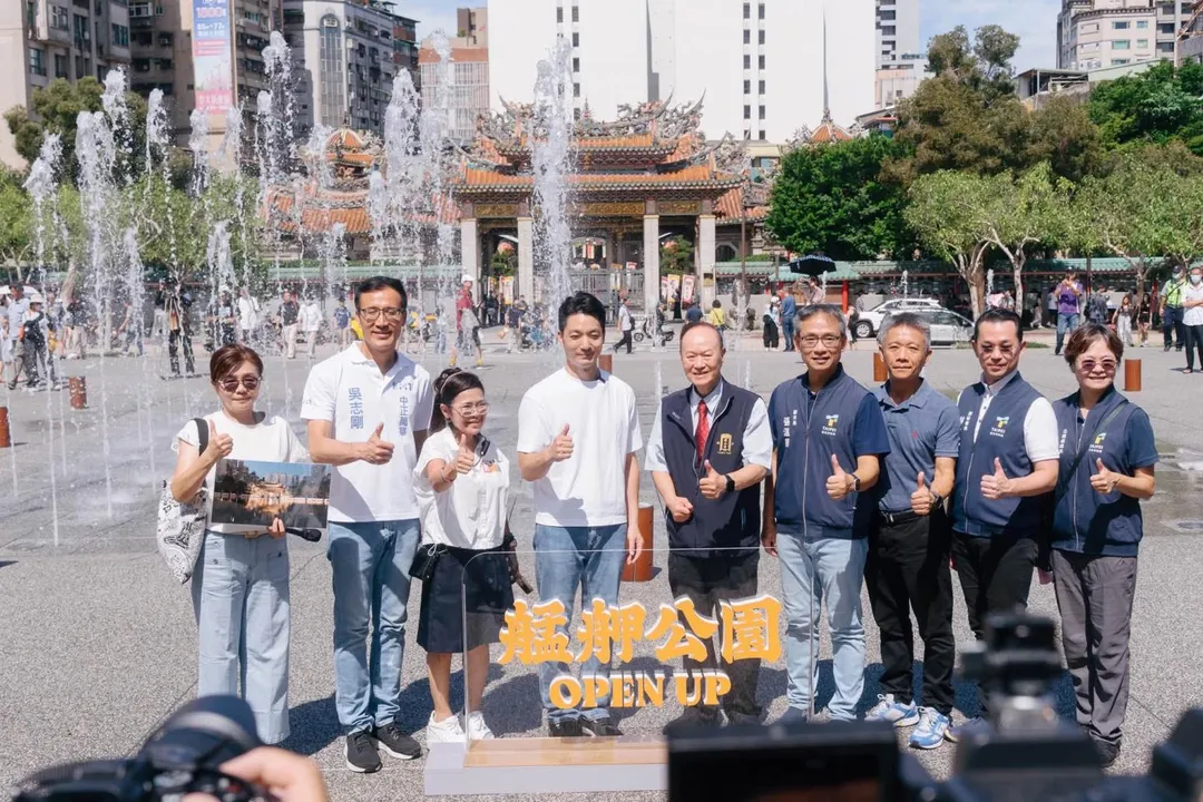 台北市長蔣萬安出席艋舺公園啟用典禮,公園新增43株喬木。(圖/翻攝自蔣萬安臉書)