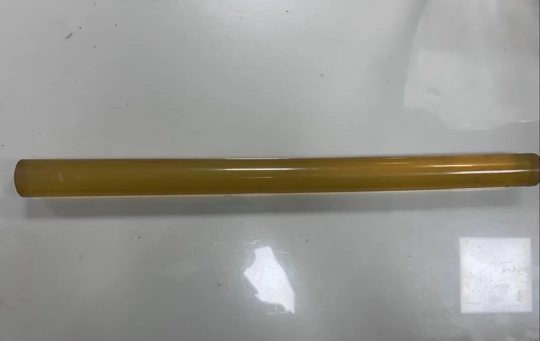 警方查扣熱熔膠條1支。（圖／翻攝畫面）