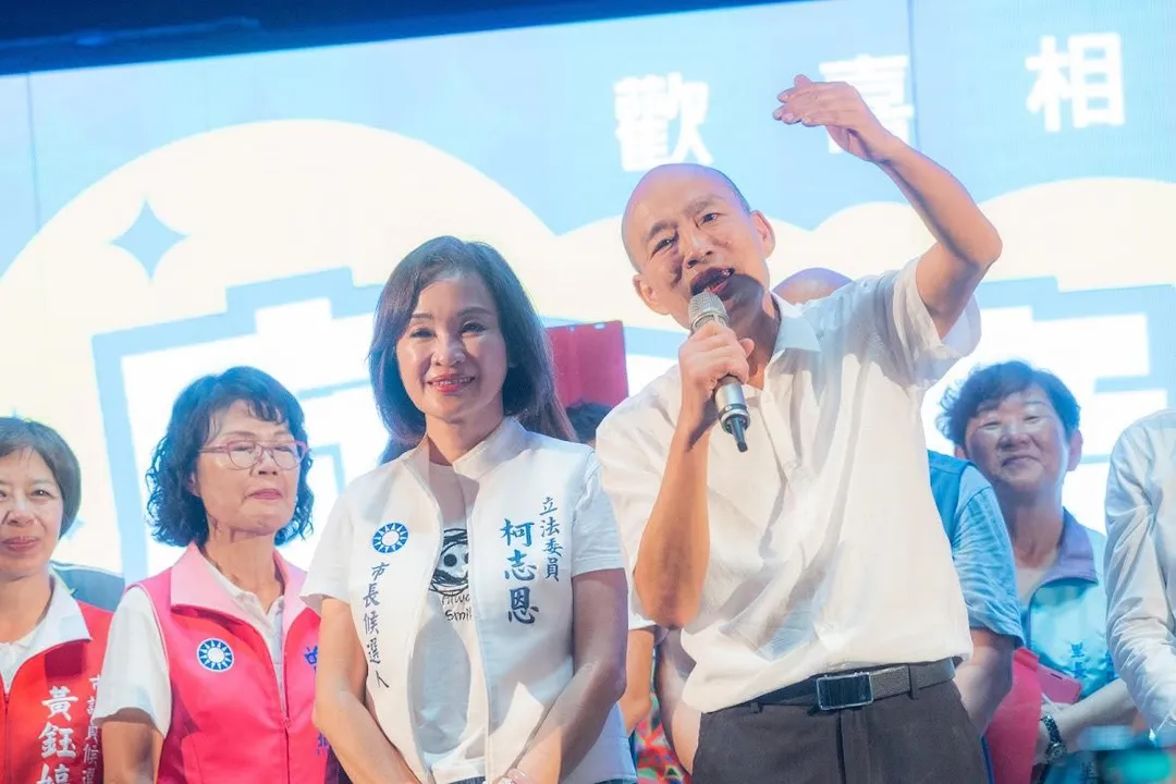 立法院長韓國瑜昨在小港替國民黨高雄市長候選人柯志恩站台時，提到高雄、台南之間蓋長城，引發熱議。（圖／柯志恩競選辦公室提供）