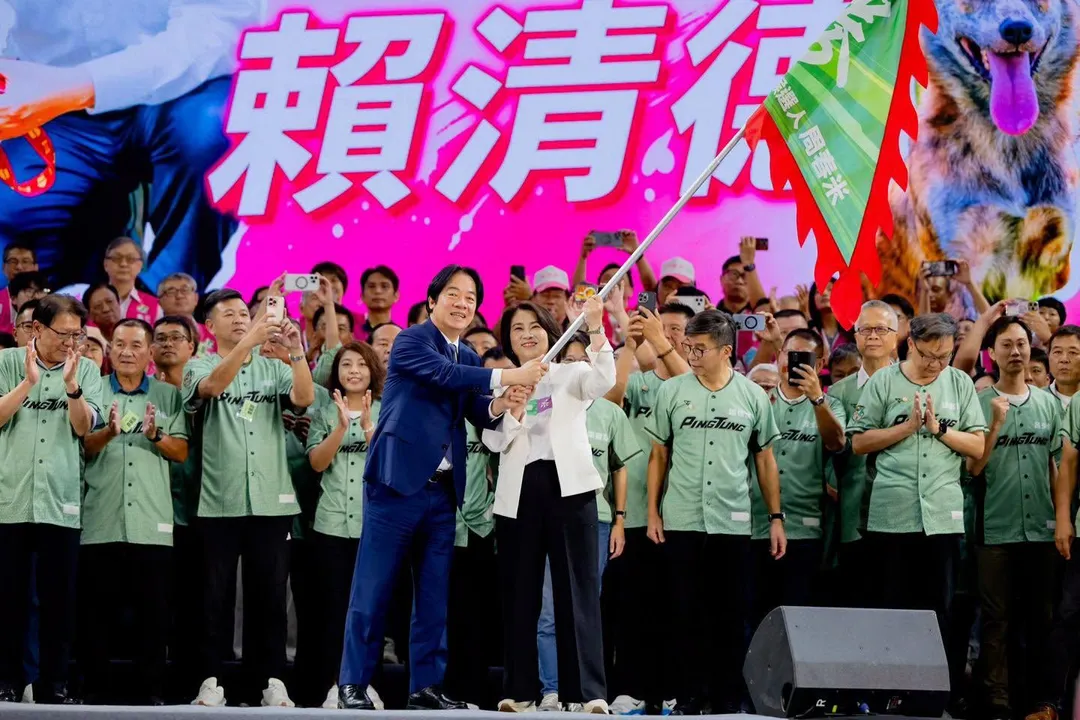 賴清德、周春米、鍾佳濱。(圖/周春米臉書)