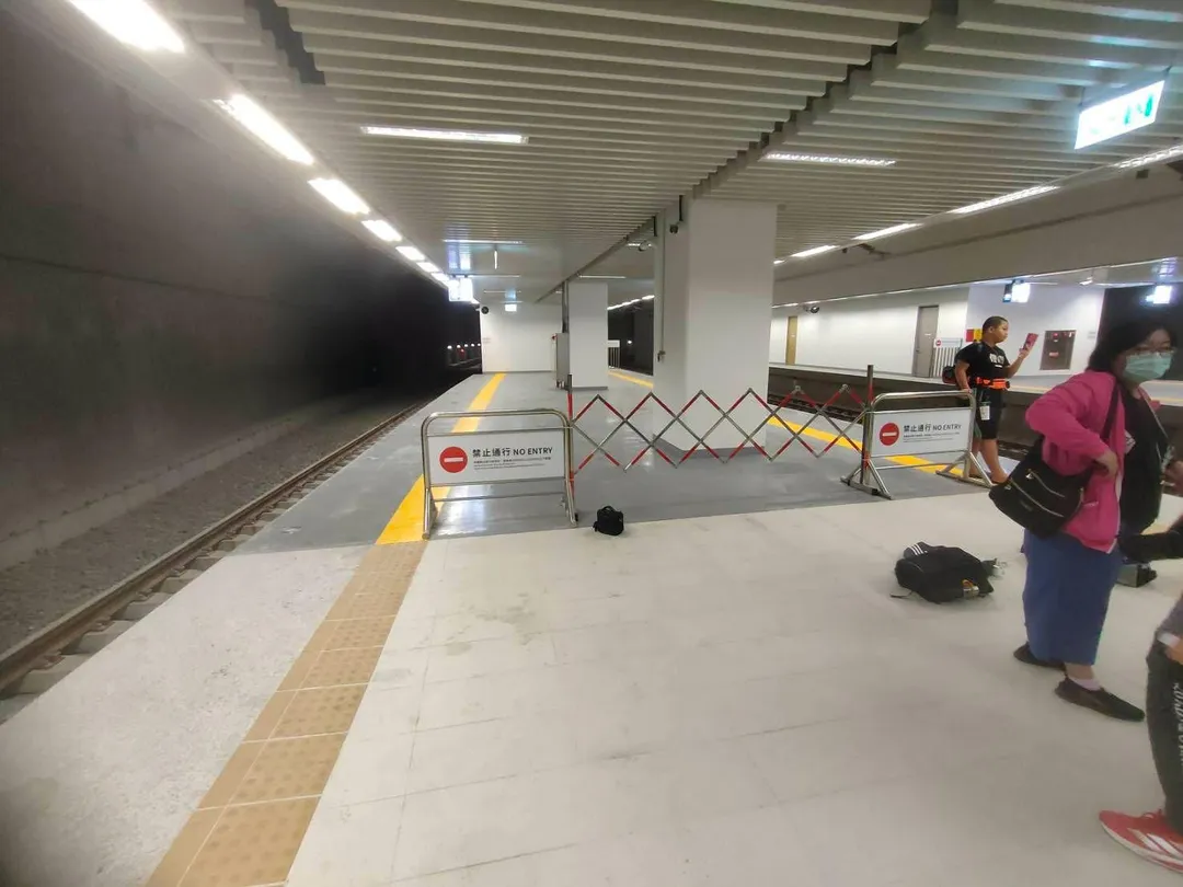 台南鐵路地下化才通車就發生粉塵瀰漫問題。（圖／臺灣鐵路產業工會臉書）