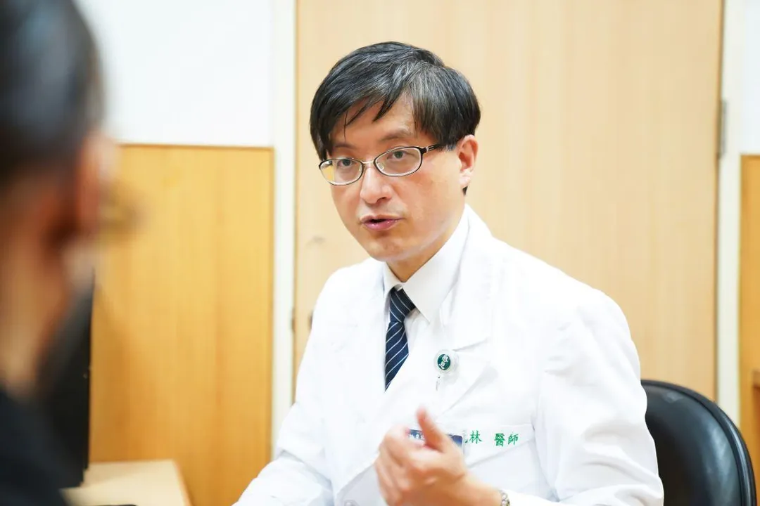 郭克林主任看診示意照。（圖／台北慈濟醫院）