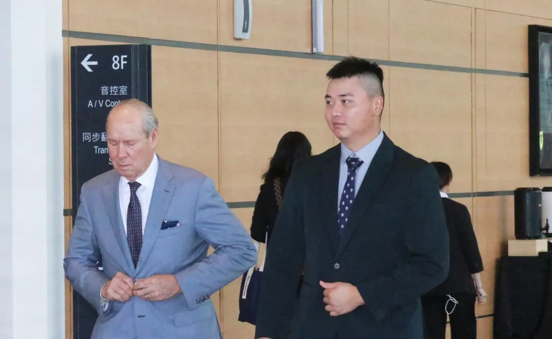 太空人積極拓展亞洲棒球市場，球團老闆暨主席克蘭親自訪台加碼球探資源，盼挖掘下一個鄧愷威（右）。（圖／中天新聞）