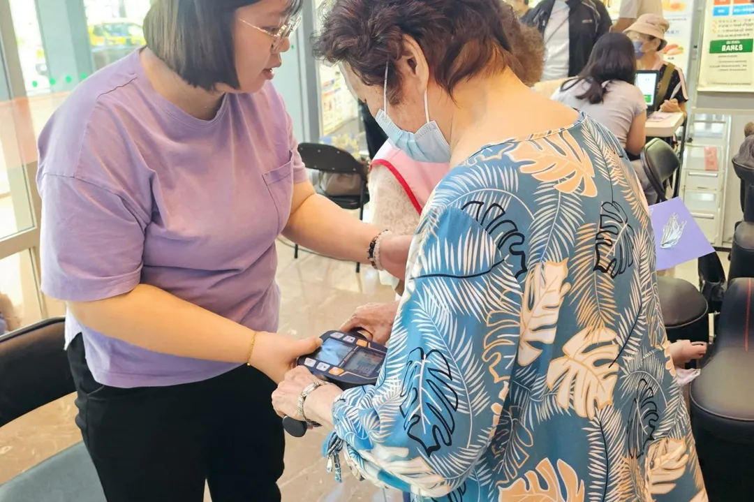 活動提供身體組成及握力等檢測，協助民眾了解自身狀況，並依評估安排進一步檢查。（圖／亞東醫院）