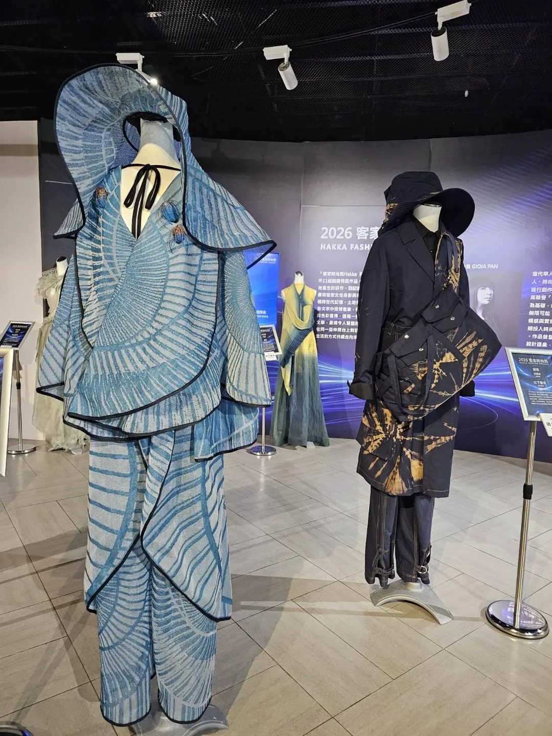 客家時尚獎服飾展登場,121組新秀競逐11組得獎。(圖/北市客委會)