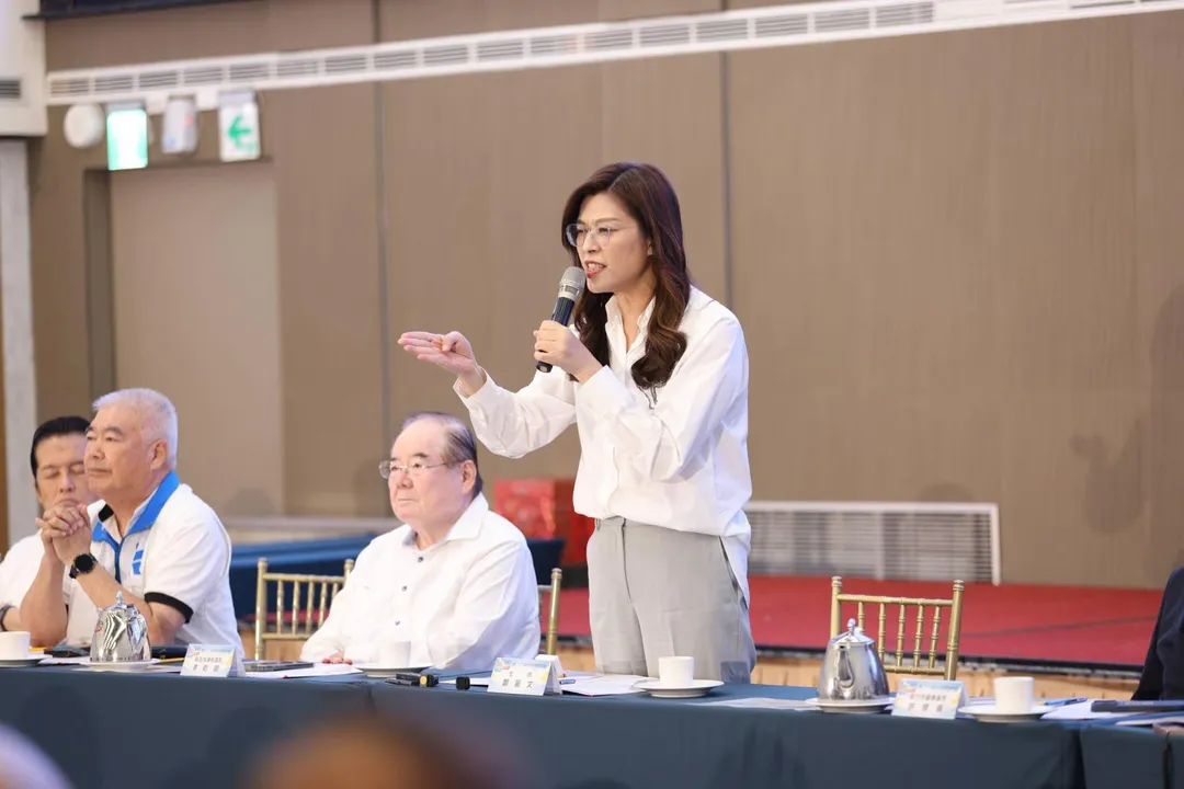 國民黨主席鄭麗文21日在新竹市行動中常會上強調藍白大團結。（圖／國民黨文傳會提供）
