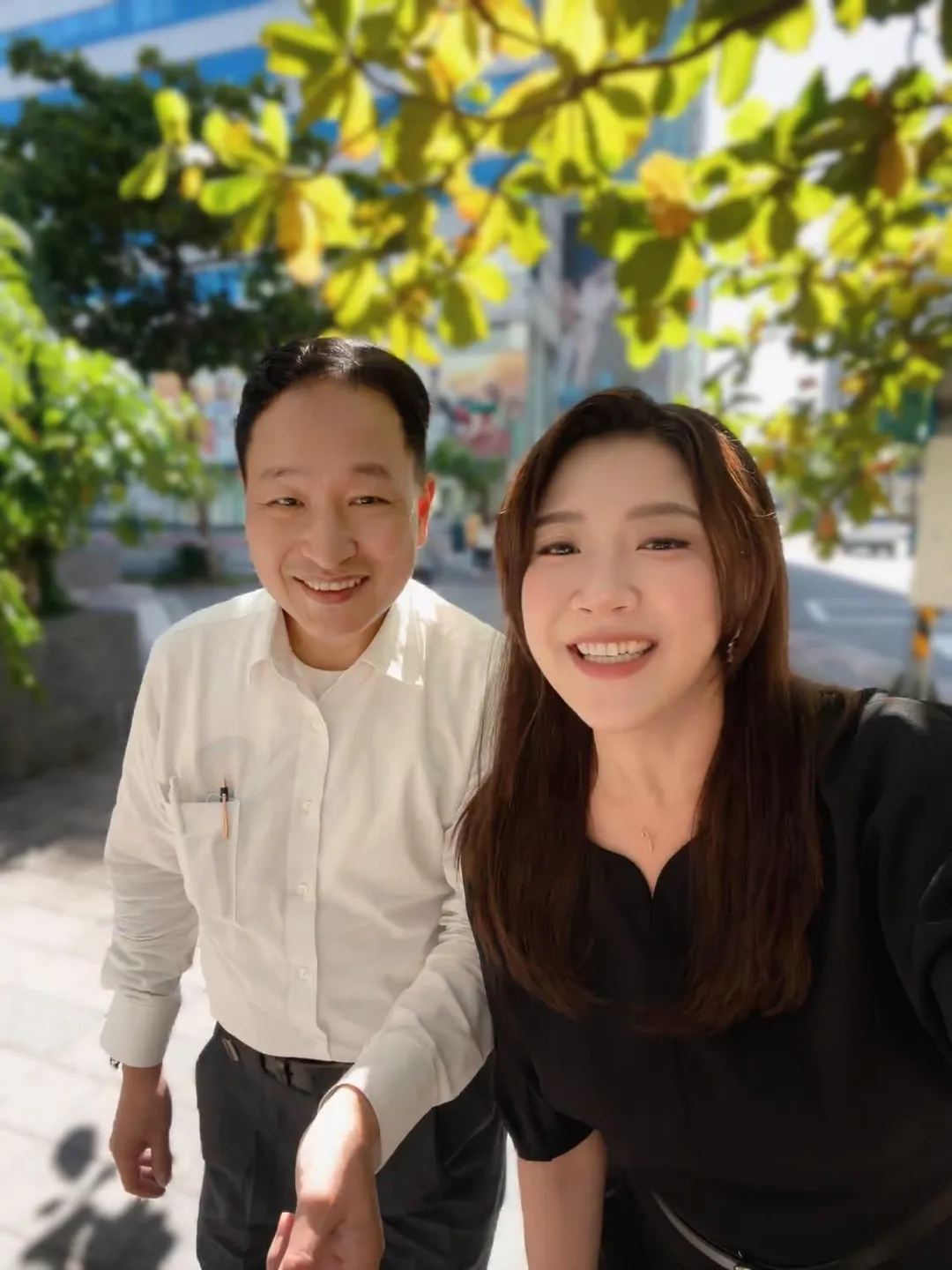 可能是一或多人和大家在微笑的圖像