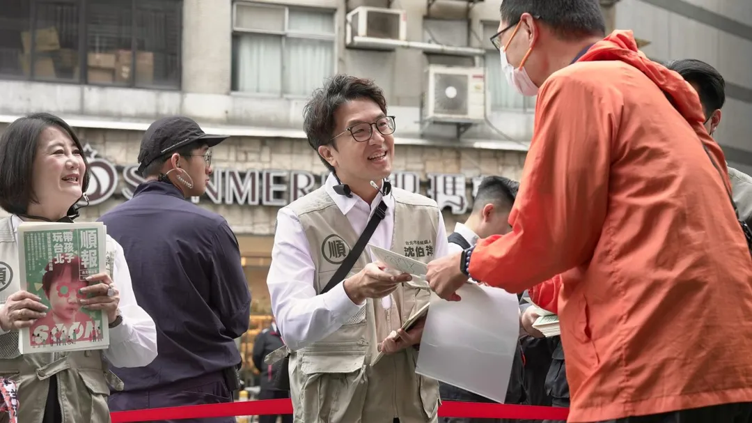 沈伯洋認為颱風假標準的核心應著重於資訊的公開與透明，並指出北市作為金融重鎮，目前股市運作與颱風假並未脫鉤，未來是否針對金融機構訂定不同標準值得進一步討論。（圖/沈伯洋競辦提供）