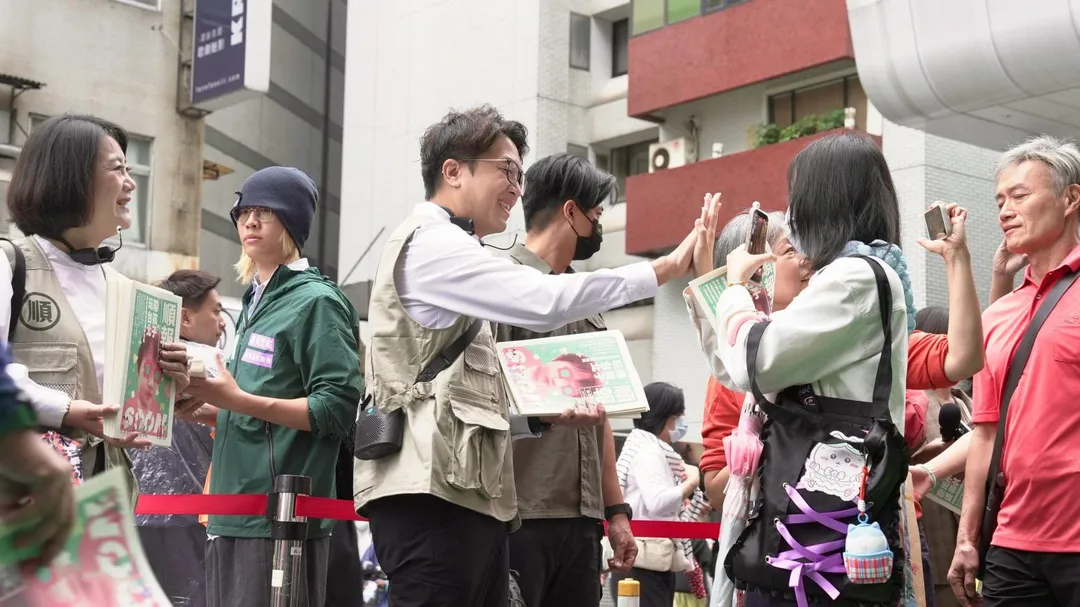 沈伯洋今日發送第二期《順報》 。（圖/沈伯洋競辦提供）