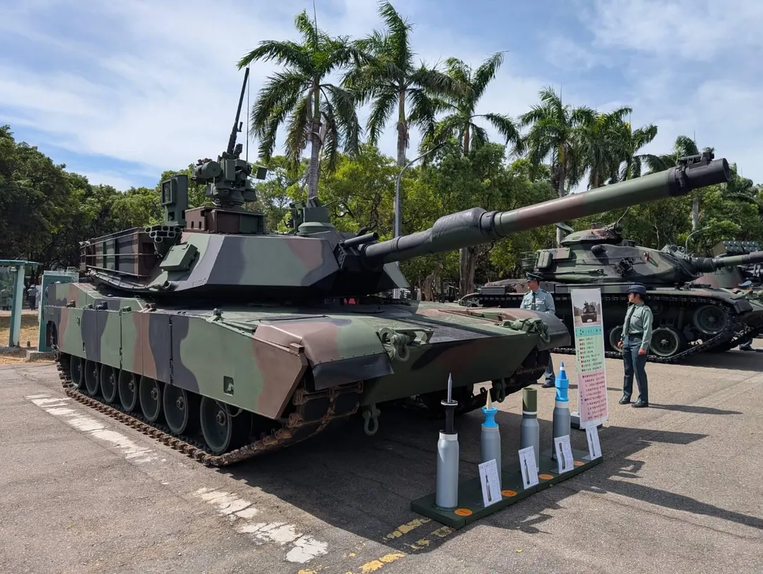 M1A2T戰車及戰車砲彈模型。(圖/宋玉寧攝)
