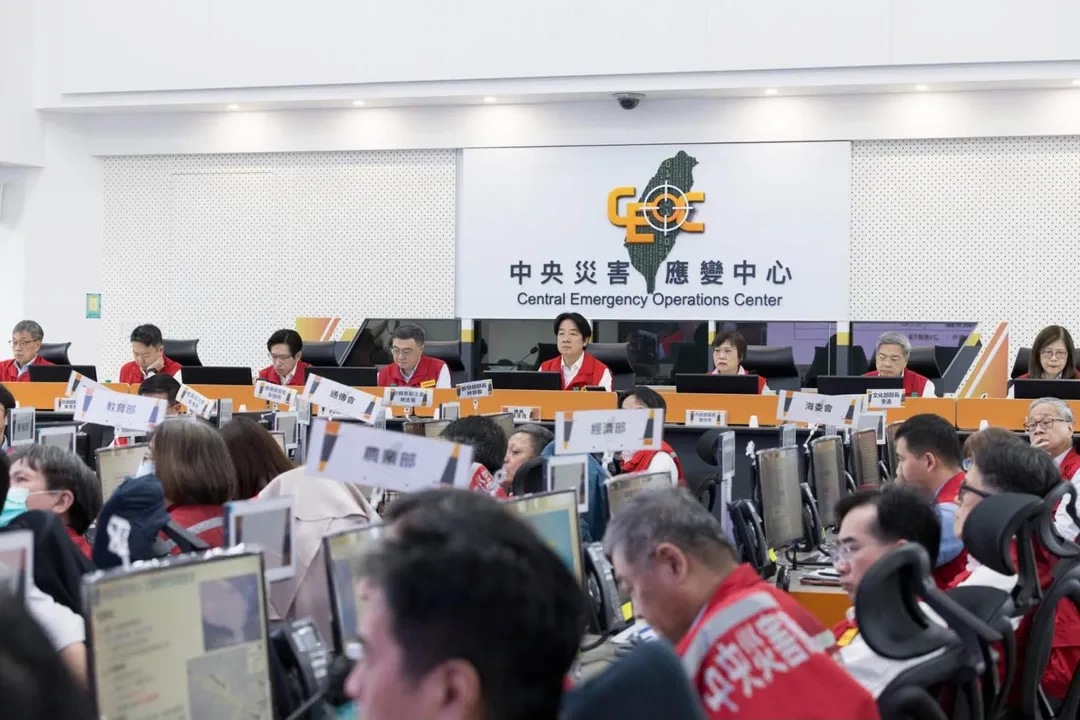 賴清德總統23日到中央災害應變中心。(圖/翻攝賴清德臉書)