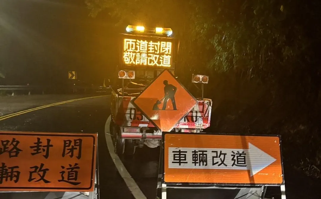 台七乙線1公里處實施預警性封閉。（圖／翻攝畫面）