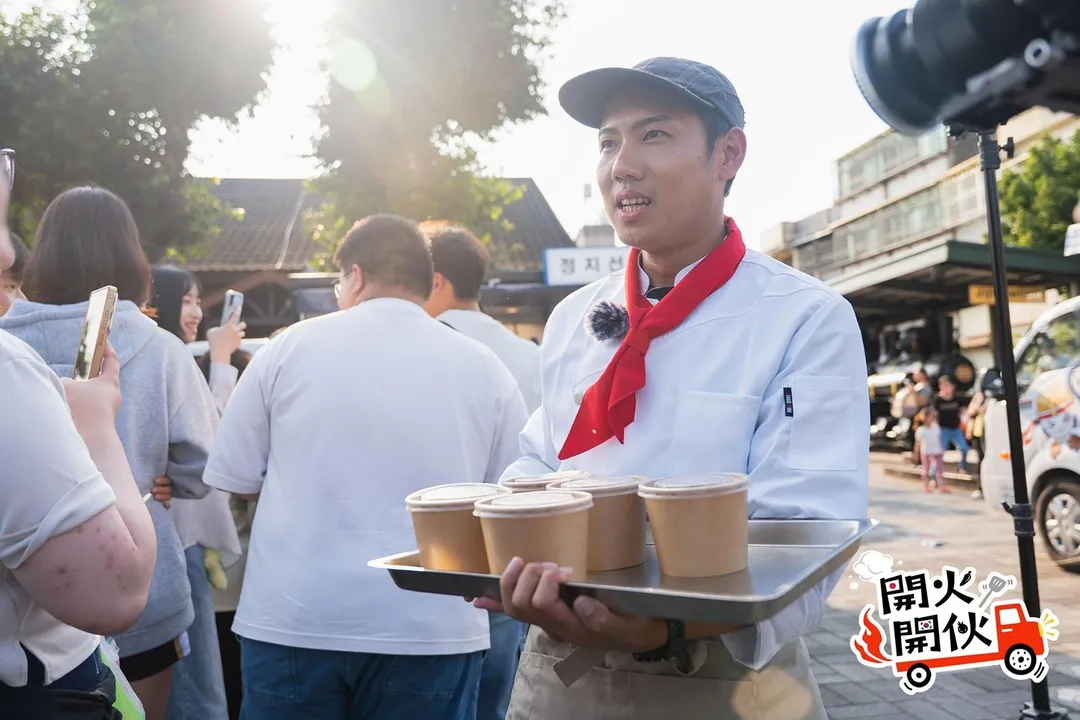 洋蔥近日參與《開火開伙》，擔任日本隊值班經理。（圖／TVBS提供）