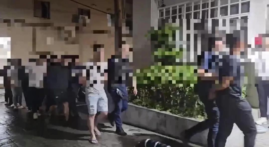 9名鬥毆嫌犯遭警方移送法辦。（圖／翻攝畫面）