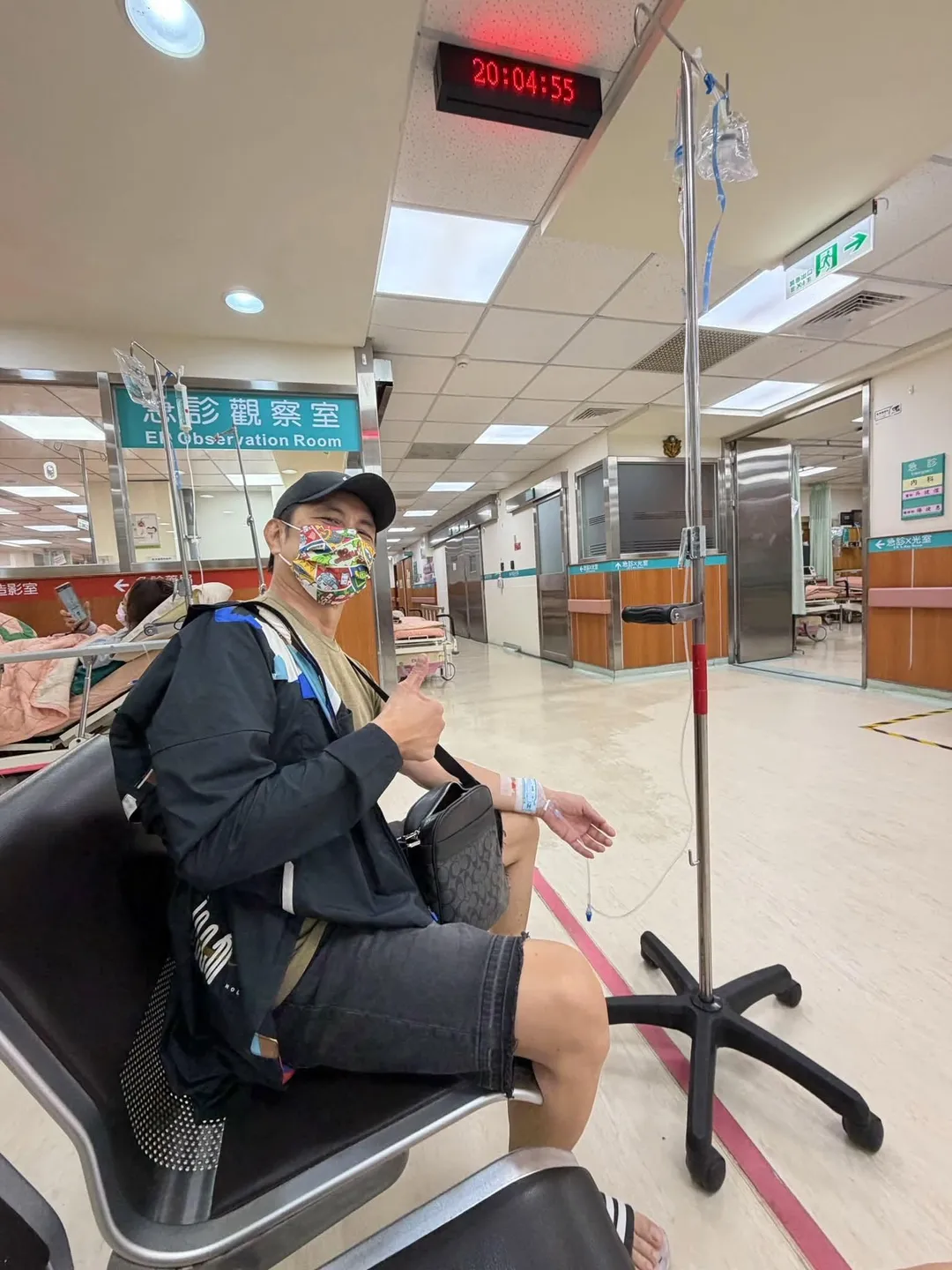 蘇炳憲貼出自己就醫的照片。