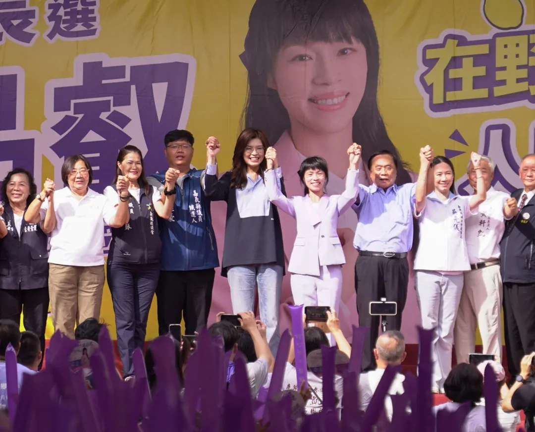 鄭麗文(圖左五)出席吳品叡競總成立。(圖/國民黨)