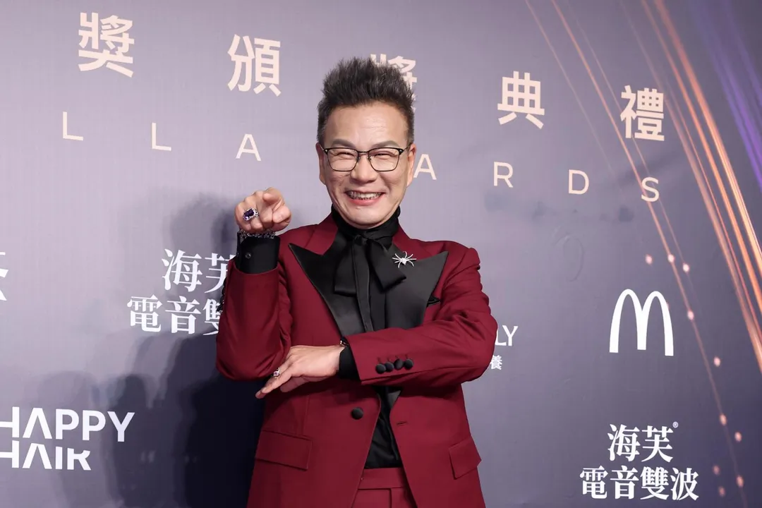 沈玉琳身穿「幸運色」勃根地紅西裝。（圖／中國時報陳俊吉、羅永銘、鄧博仁攝）
