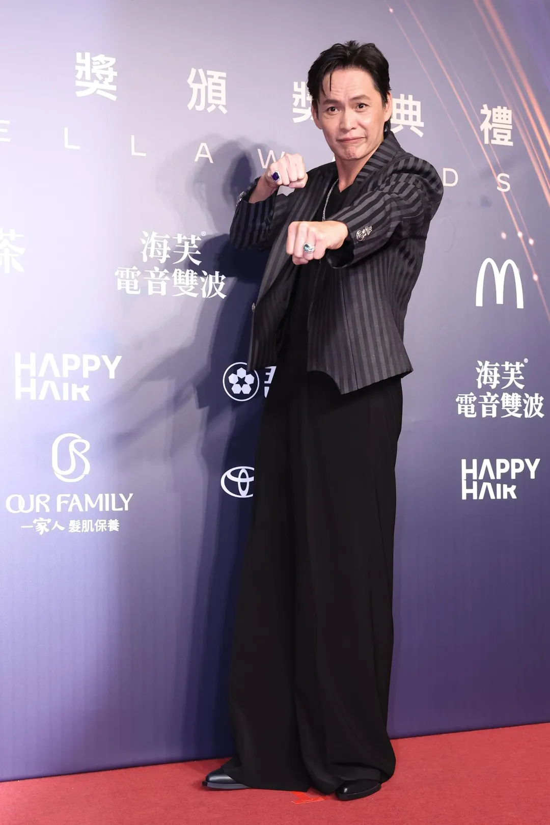 黃鐙輝以《真料理兩鍋論》入圍綜藝節目主持人獎,同時參與的《九條好漢在一班》也獲實境節目獎入圍肯定。(圖/中國時報陳俊吉、羅永銘、鄧博仁攝)